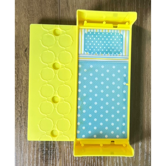 Barbie Dream House 2018 Replacement Part - Coffee Table Converts to Kid's Bed - Picture 3 of 5